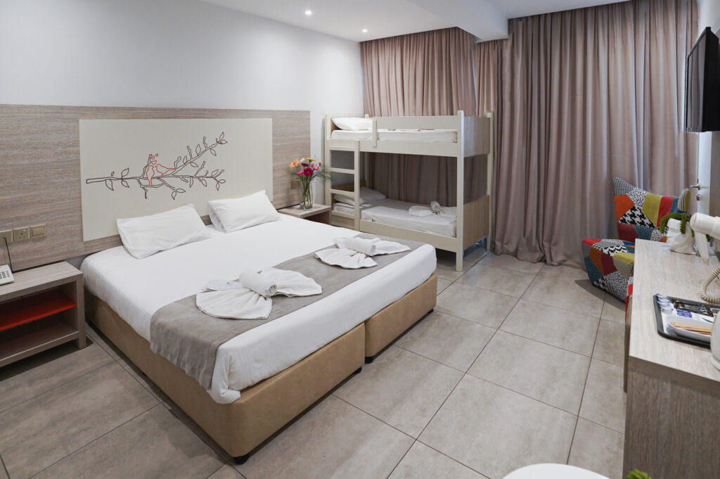 FAMILY ROOM 3